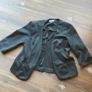 Cropped blazer with 3/4 sleeve